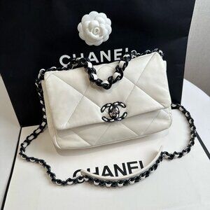 Classic CHANEL Bag: A Stylish and Versatile Choice for Elegance
